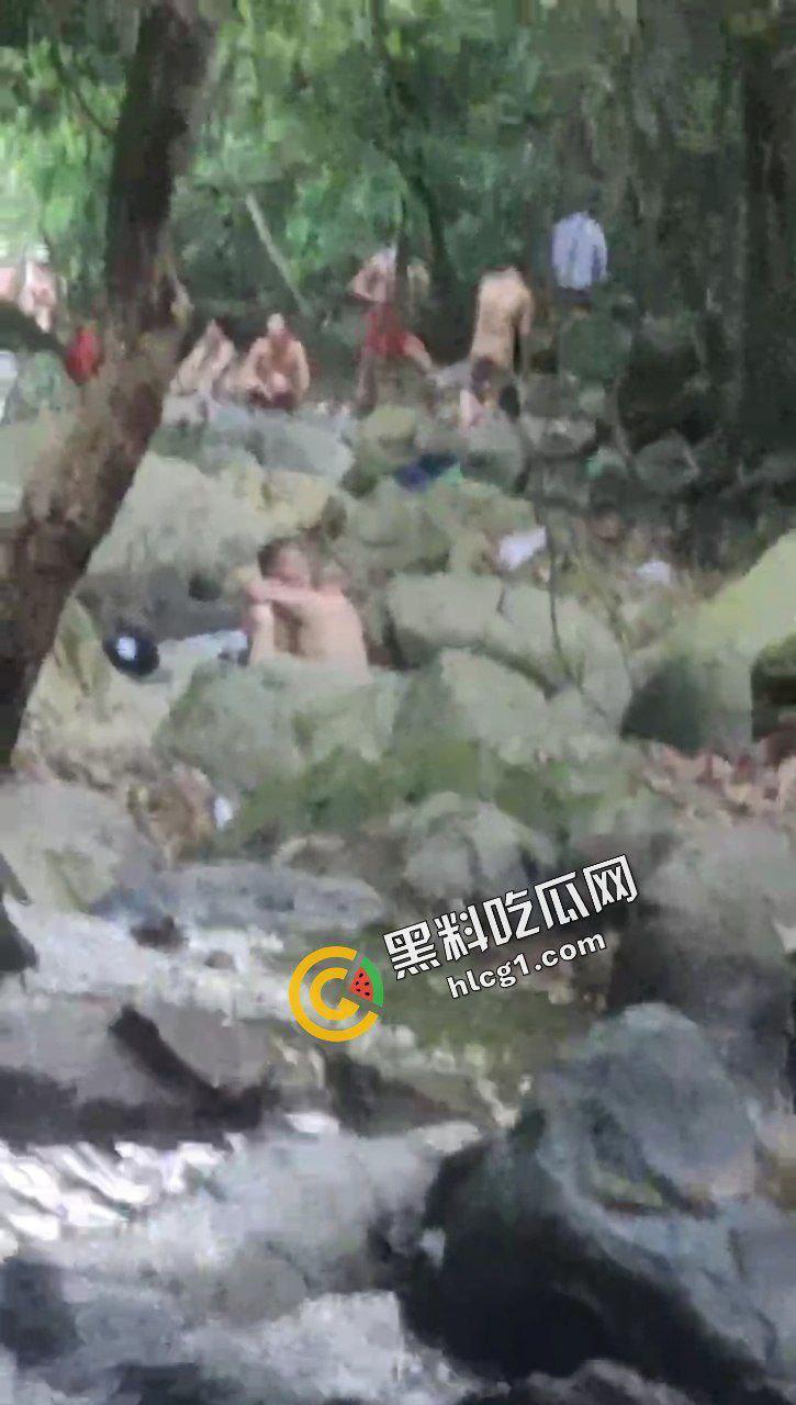 逆天事件!深圳老虎涧瀑布组织开淫趴 聚众淫乱 中年男同性交-5
