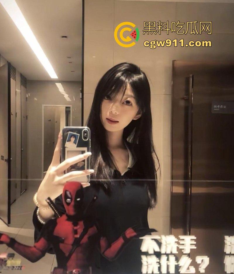 重庆清纯【刘柳婉】裸聊自慰视频曝光,白嫩巨乳夹铃铛诱惑,男厕所开档黑丝扣穴,撸点爆棚让人上瘾!-2