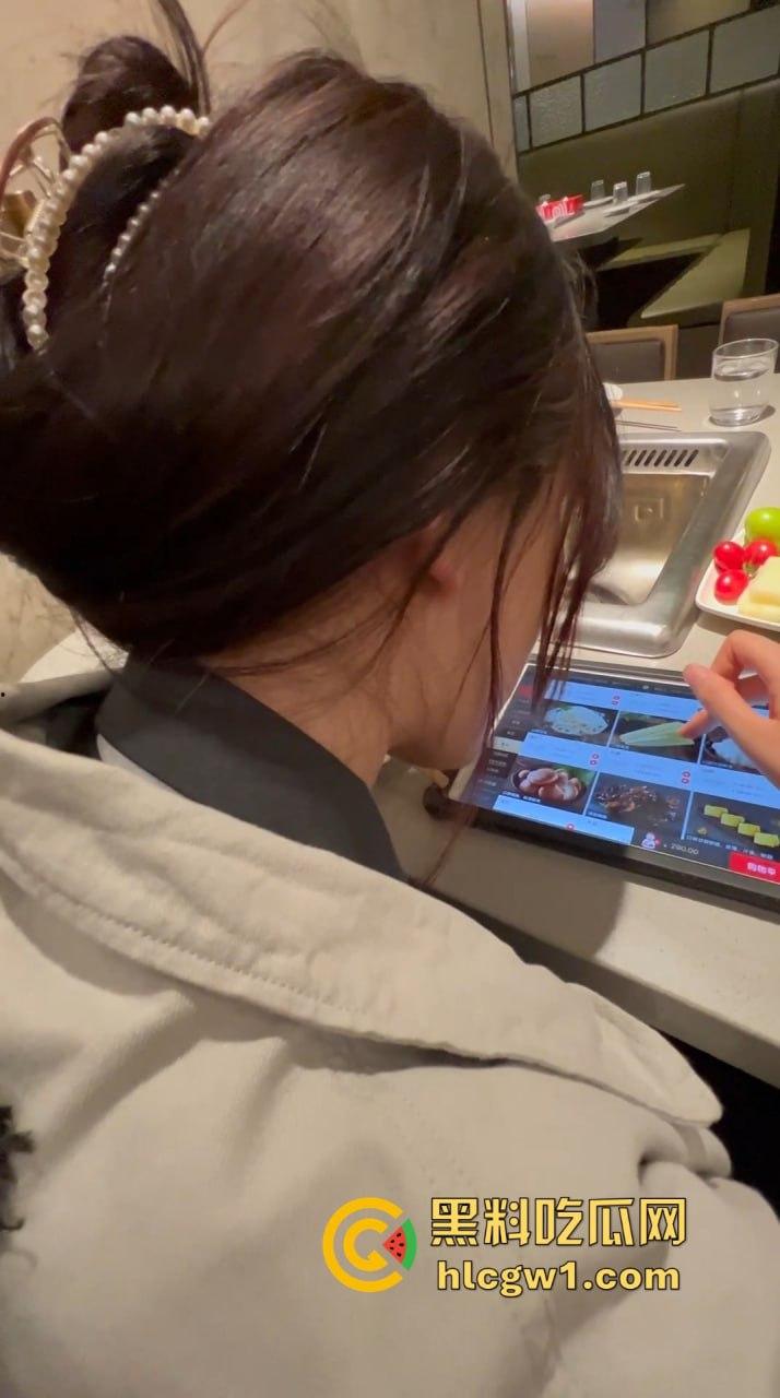 广州约炮大神征服巨乳少妇『蔡钰彤』!海底捞约会后无套操到爆,黑丝加持一夜五次,这不比找鸡更划算!-1