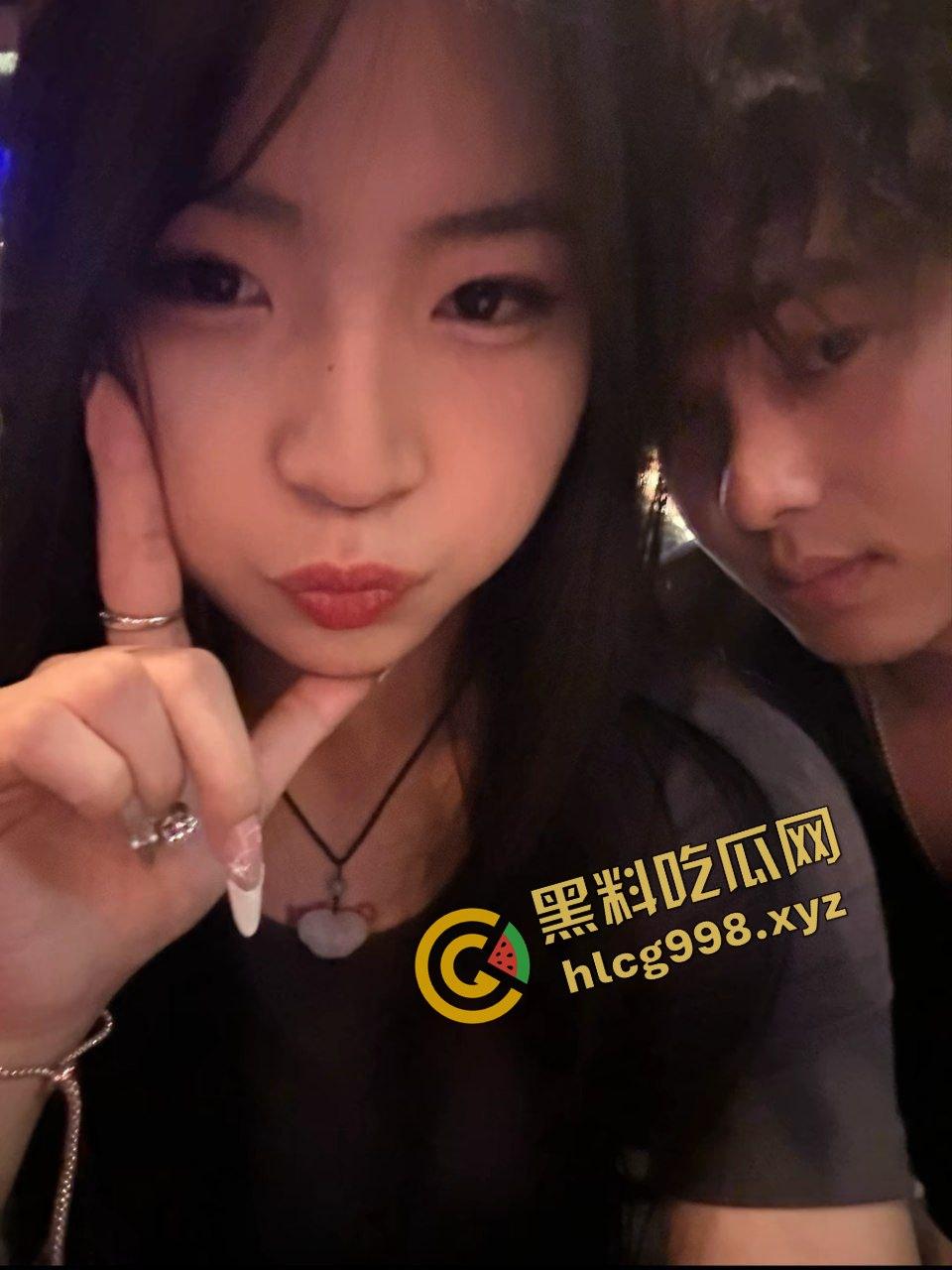 快手小情侣骚货『王雅悦』与男友出没各种酒店 毛笔插逼 激情四射!喜欢记录美好性爱 独家曝光!-6