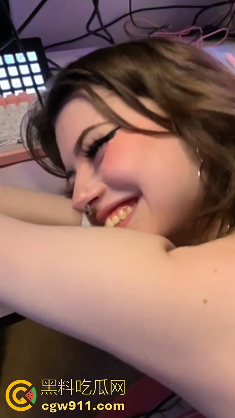 tiktok顶级母狗【Hannah0w0】,身材超顶反差婊子,白虎嫩穴各种展示,被调教成小母狗扛起来输出!-7