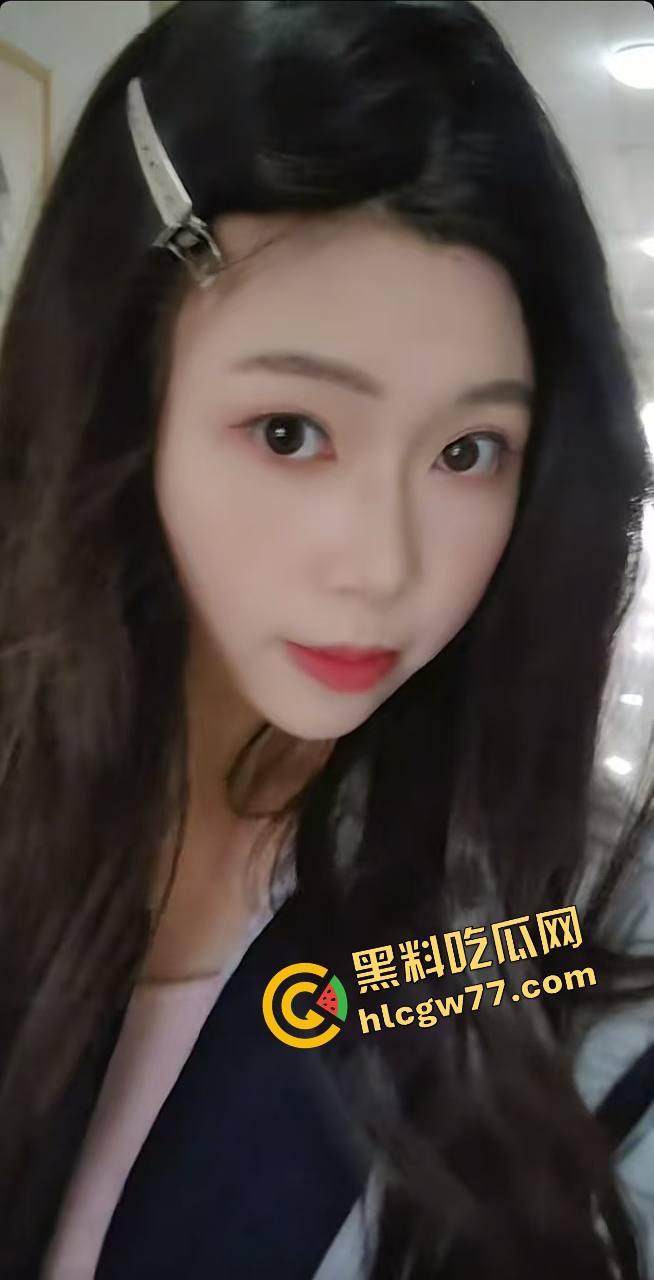 舔技封神『菜利瑜』私拍流出爆红,甜妹跪舔深喉变公共肉嘴,装乖现实舔J舔到射三次!-4