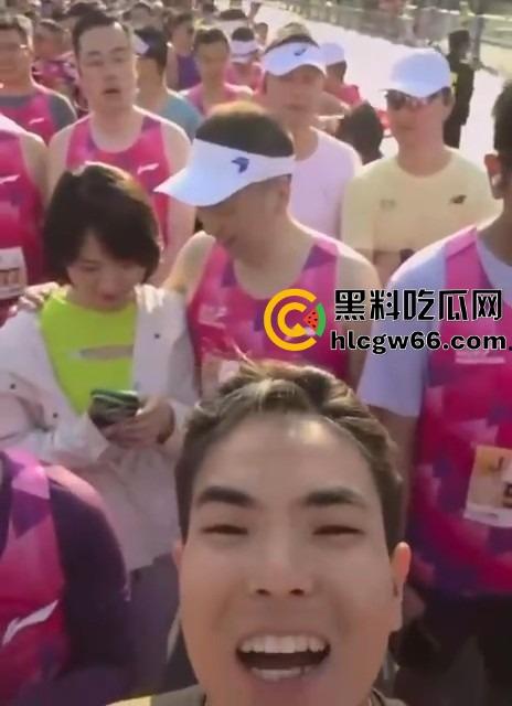无锡马拉松直播变出轨大赏?远光软件董事长陈利浩牵手人妻边跑边秀恩爱,全国人民抖音围观奸夫淫妇!-7