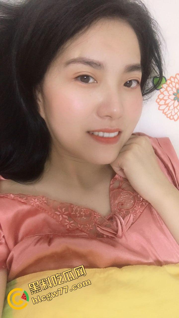 连云港良家少妇『黄霄敏』本是烟火清影,结果全程露脸被做成网盘种子疯传!-11