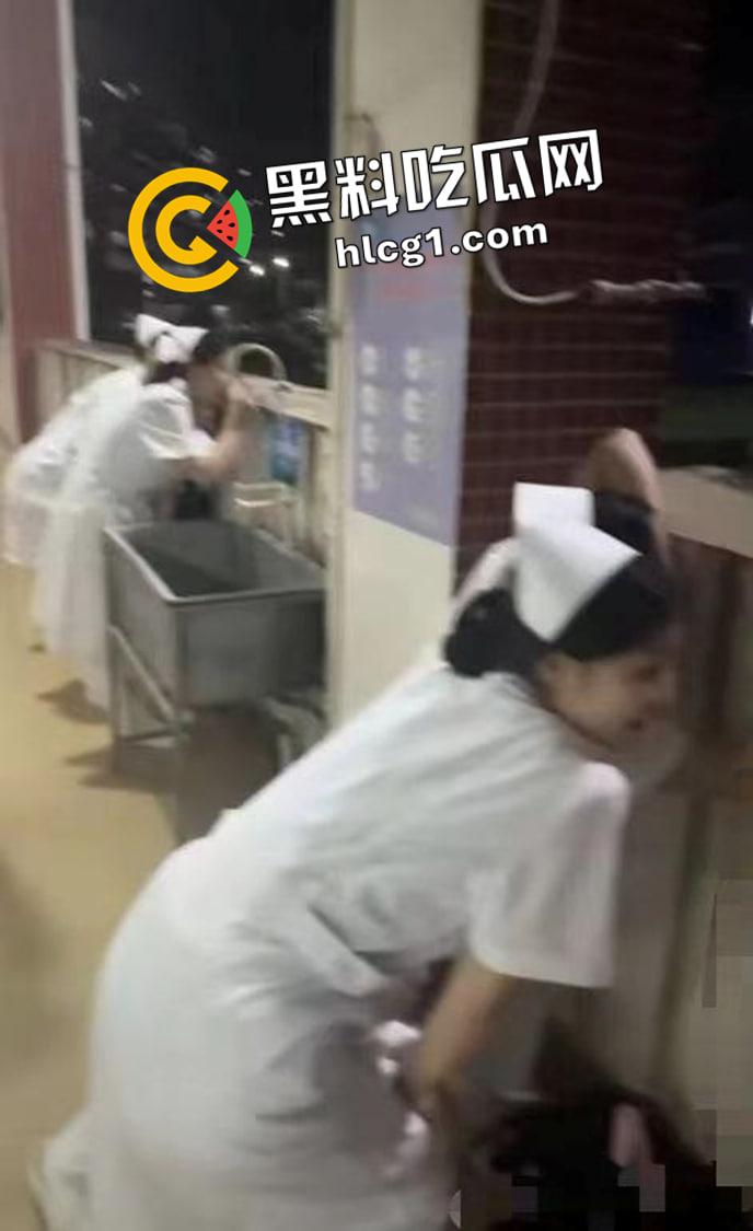 卫校小姐姐围观自己的好姐妹打野战 教学楼外干到失声大叫 现场视频流出-1