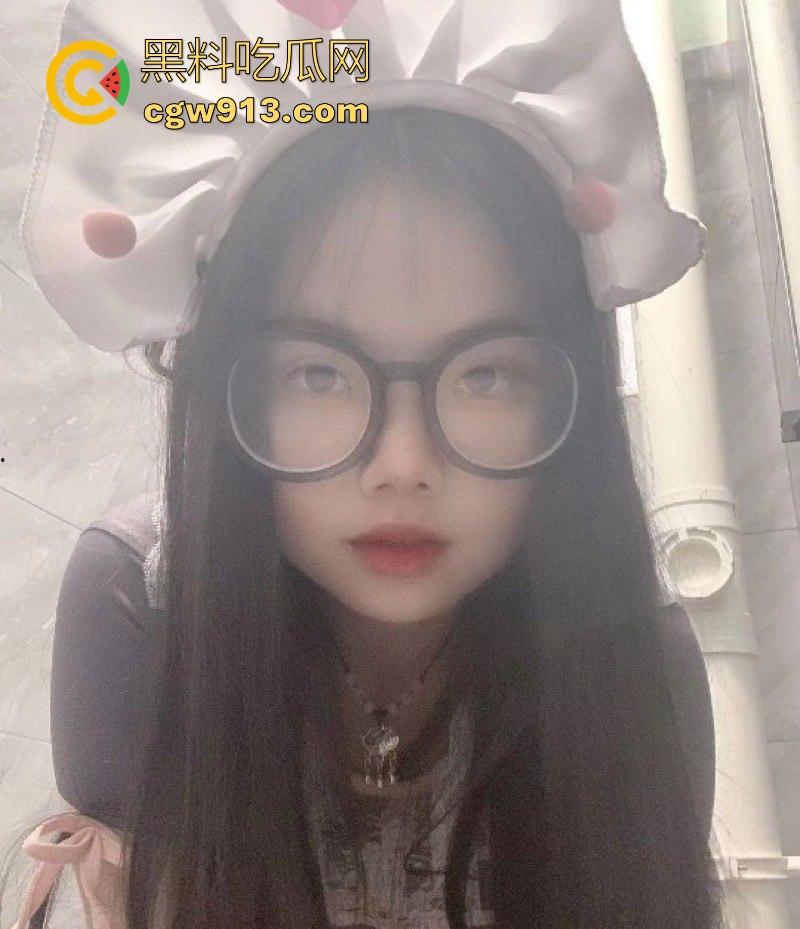 武汉生物工程学院【秦海莹】反差学生妹同居后淫荡视频暴露，每天把男友舔醒，沉迷性爱的母狗！-3