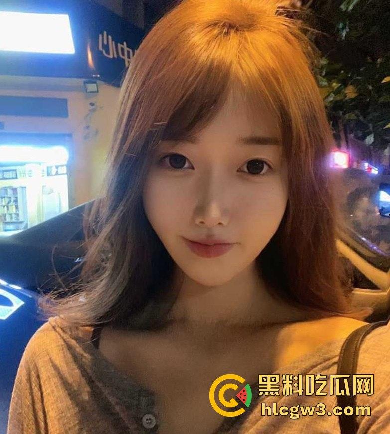 温州师范拜金荡妇【金依然】做外围 卖逼攒钱买名牌,揽客视频骚得不行,母狗姿势尽显吃相难看得要死!-5