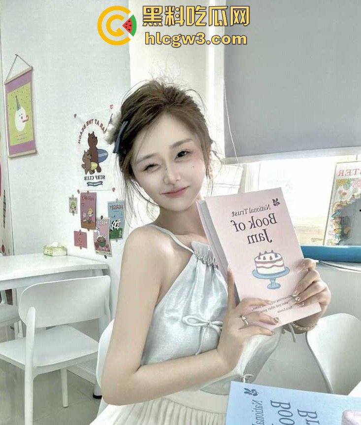 温州师范拜金荡妇【金依然】做外围 卖逼攒钱买名牌,揽客视频骚得不行,母狗姿势尽显吃相难看得要死!-7