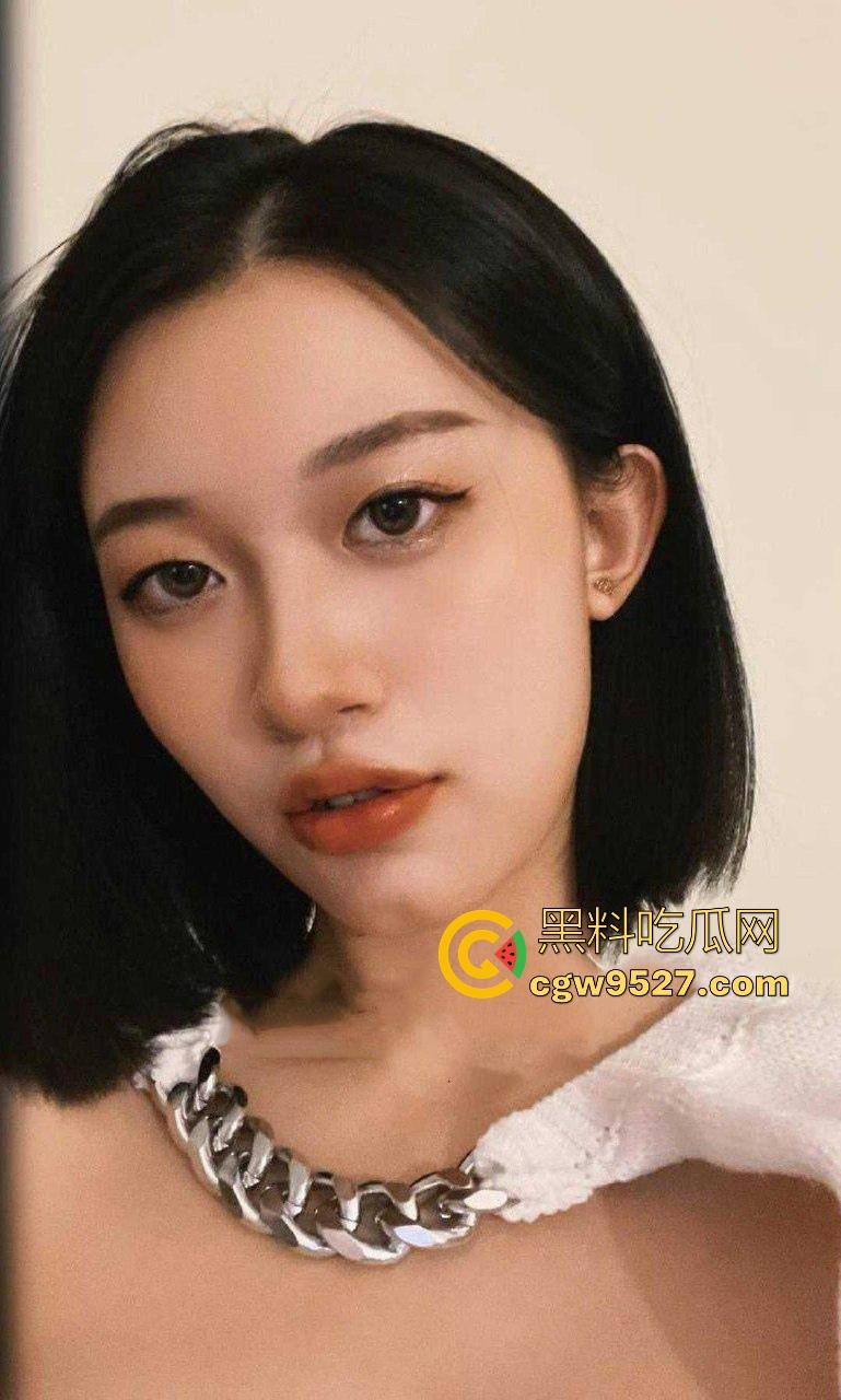 重庆短发辣妹【何瑶瑶】性爱视频流出,平时气质高冷御姐,胯下淫骚浪荡母狗,被按住头深喉 ,操到白眼乱翻!-1