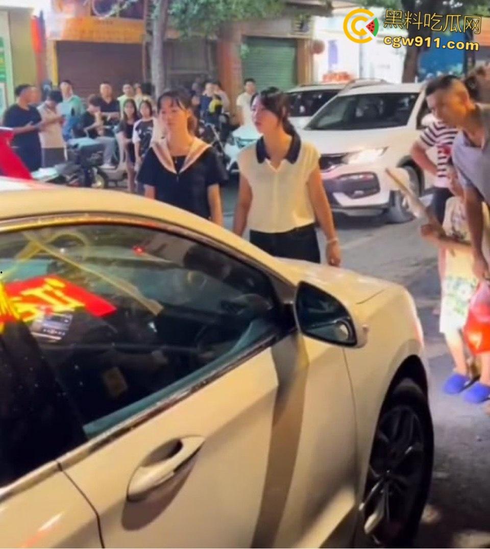 广东肇庆冯云小学附近捉小三现场大曝光,妻子怒火中烧堵截奸夫淫妇,停车场围堵拉扯惊心动魄!-6