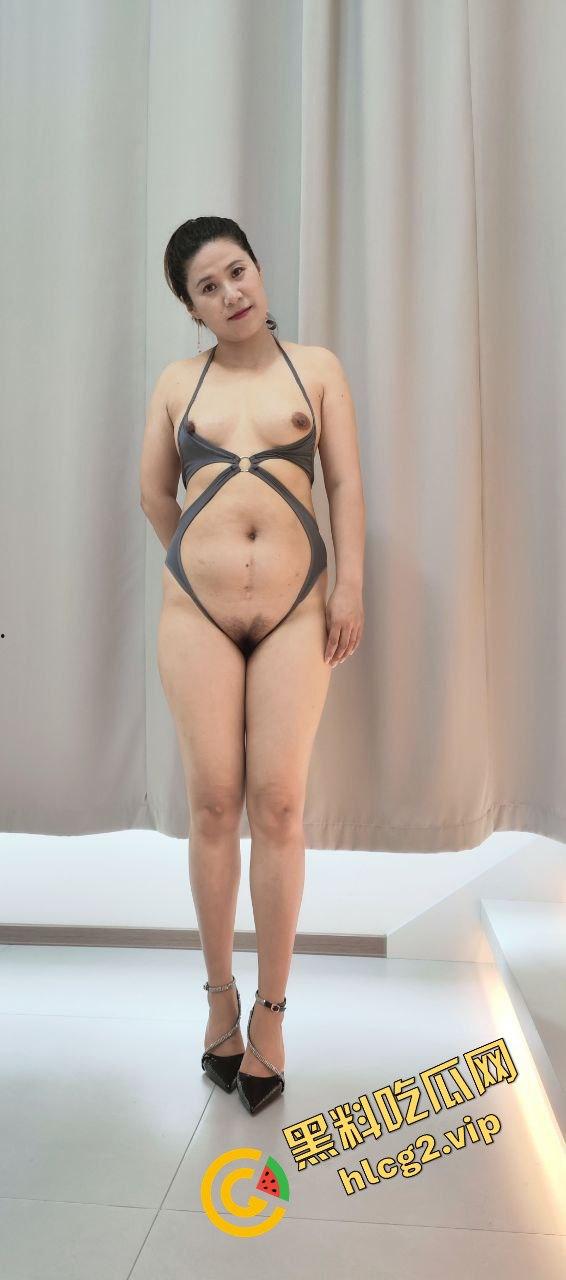 熟女人妻黑木耳自拍曝光!木耳黑得让人直呼看不清了-8