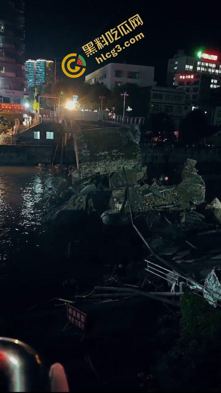 大桥崩塌现场!贵州三穗县龙庭大桥塌陷 及时封桥 无人伤亡-4