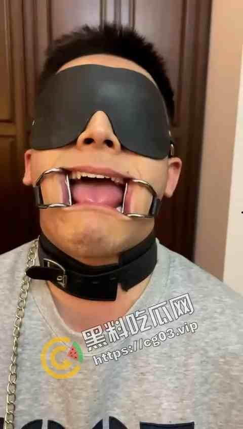 辣眼睛!抖音博主【华呆呆】反差男 表面上型男颜值主播 私底下受虐狂男同 流出视频合集-6