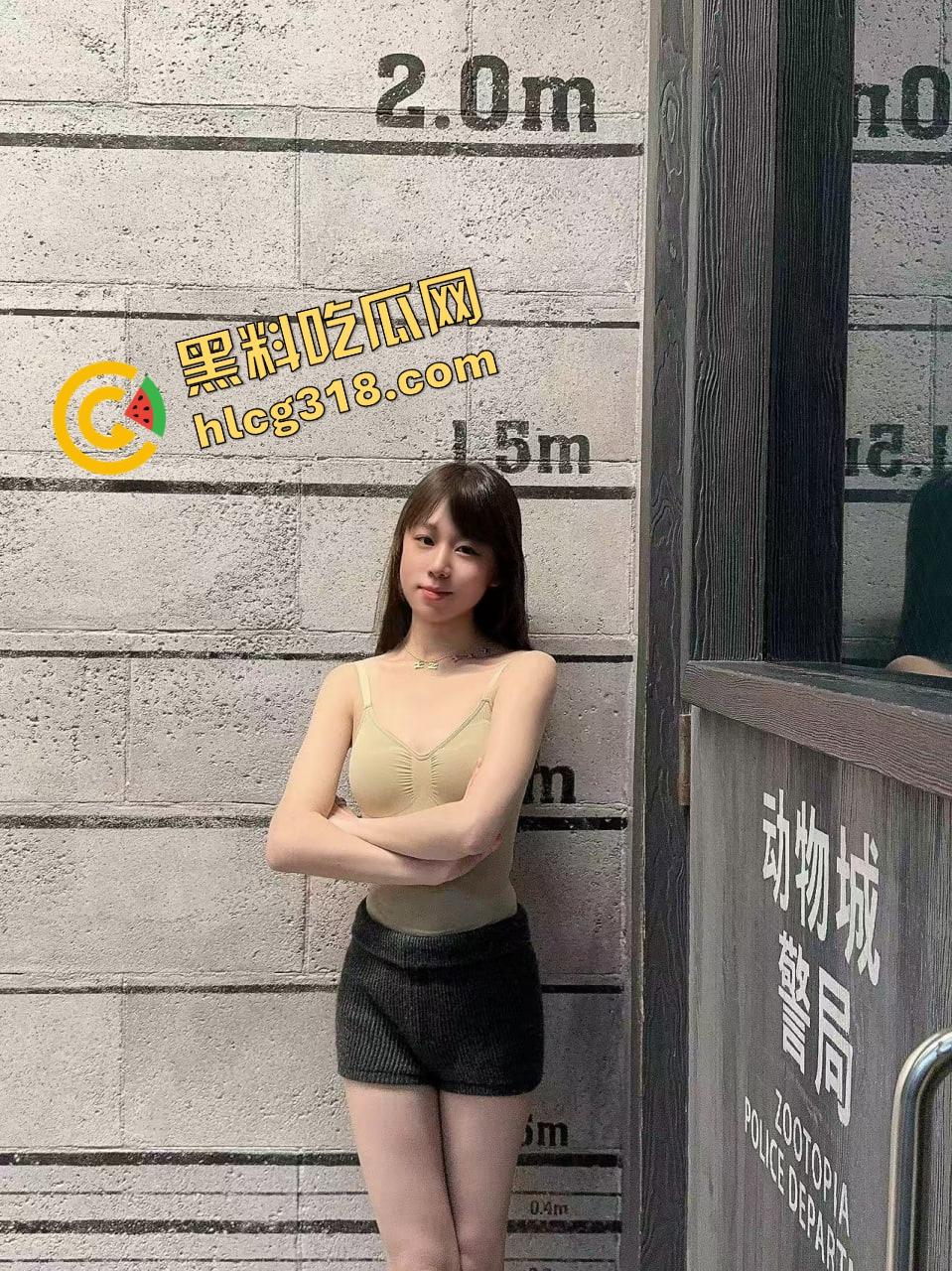 瓜友爆操离婚少妇『赵雪』撅屁股给后入,边被抽插边包粽子,这骚货就喜欢一心两用让人干到发疯!-4