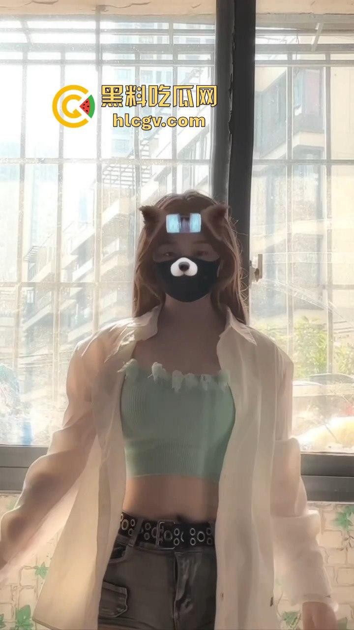 抖音网红开关灯变装骚操作之非常规抖音!美乳摇晃露乳撩人,灯光一暗一明,个个都让人上头!-5