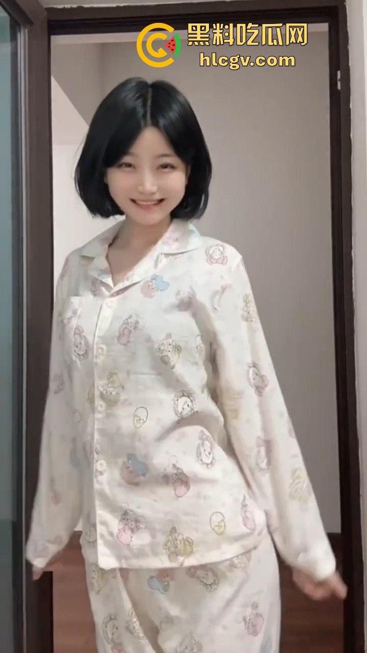 抖音网红开关灯变装骚操作之非常规抖音!美乳摇晃露乳撩人,灯光一暗一明,个个都让人上头!-6