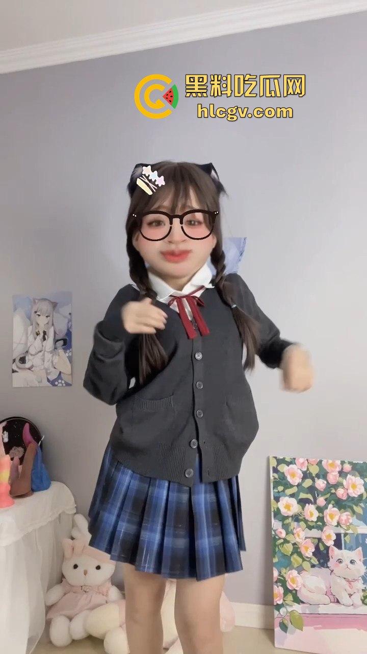 抖音网红开关灯变装骚操作之非常规抖音!美乳摇晃露乳撩人,灯光一暗一明,个个都让人上头!-10