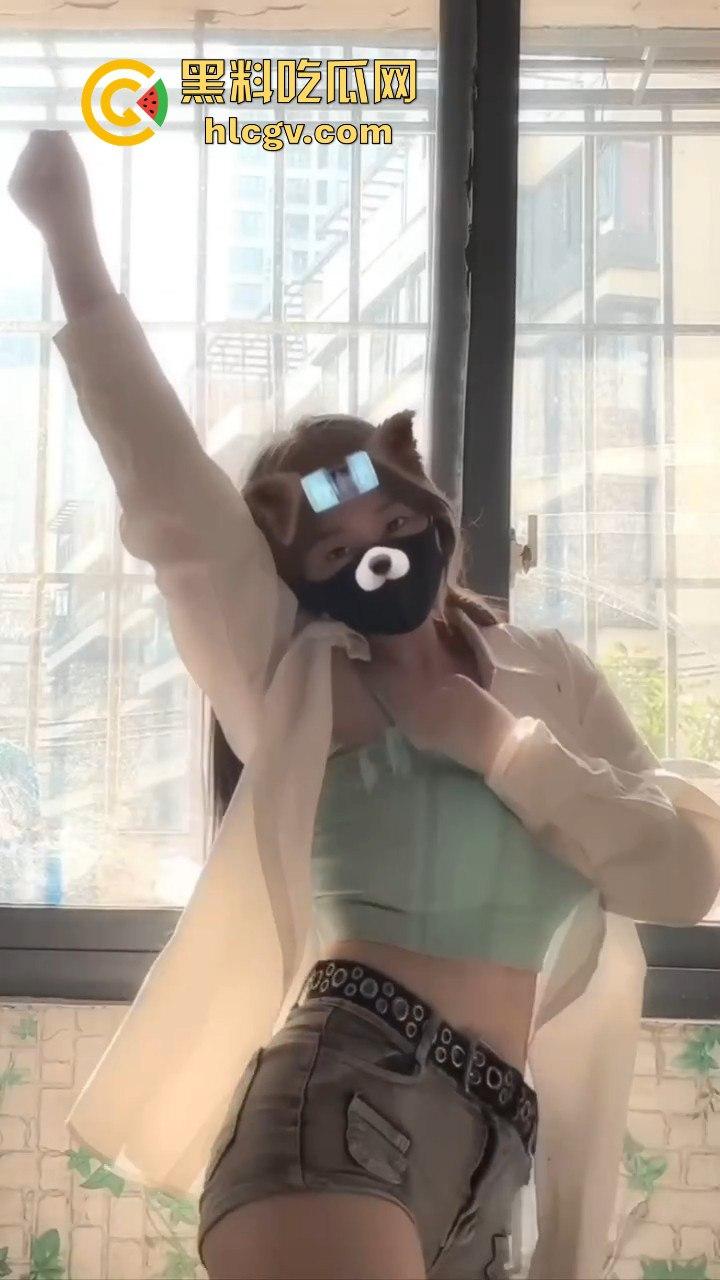 抖音网红开关灯变装骚操作之非常规抖音!美乳摇晃露乳撩人,灯光一暗一明,个个都让人上头!-14