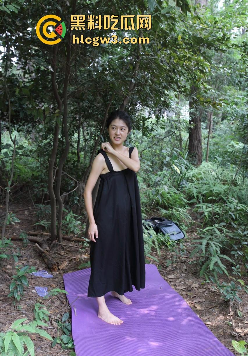 广西人妻竟背着老公约俩单男打野炮，3P啪啪现场大曝光，骚货狂嗨露出颜射直接喷满脸！-9