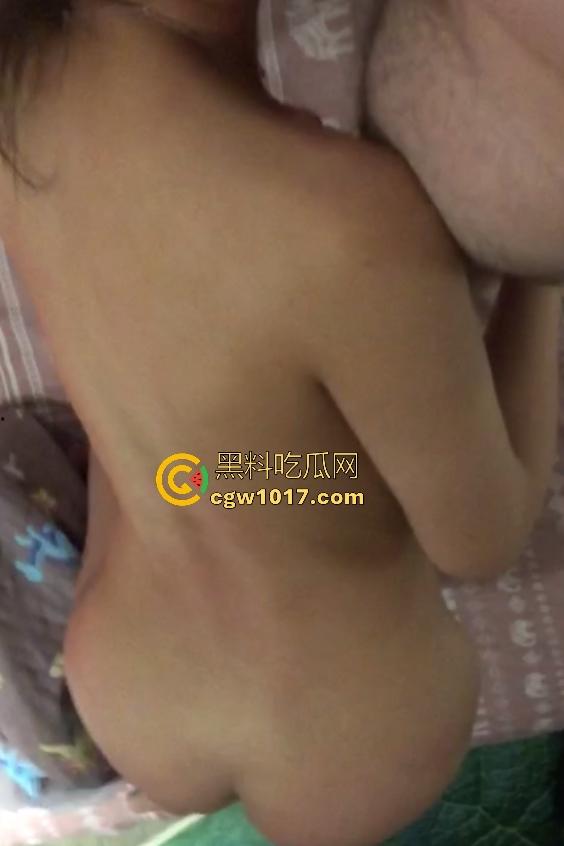 从小被宠大的女神遇到老公大鸡巴也会害羞,口交含到满脸潮红,后入大屁股被啪出红手印,刚结婚完想怎么操就怎么操!-6