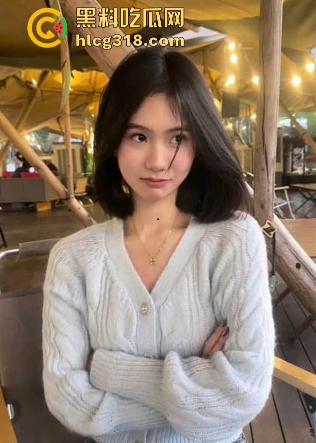 海角乱伦大神【我和妹妹的故事】最新力作！被清纯反差妹妹强行骑乘，极品超紧嫩穴紧包肉棒，骚气十足！-2