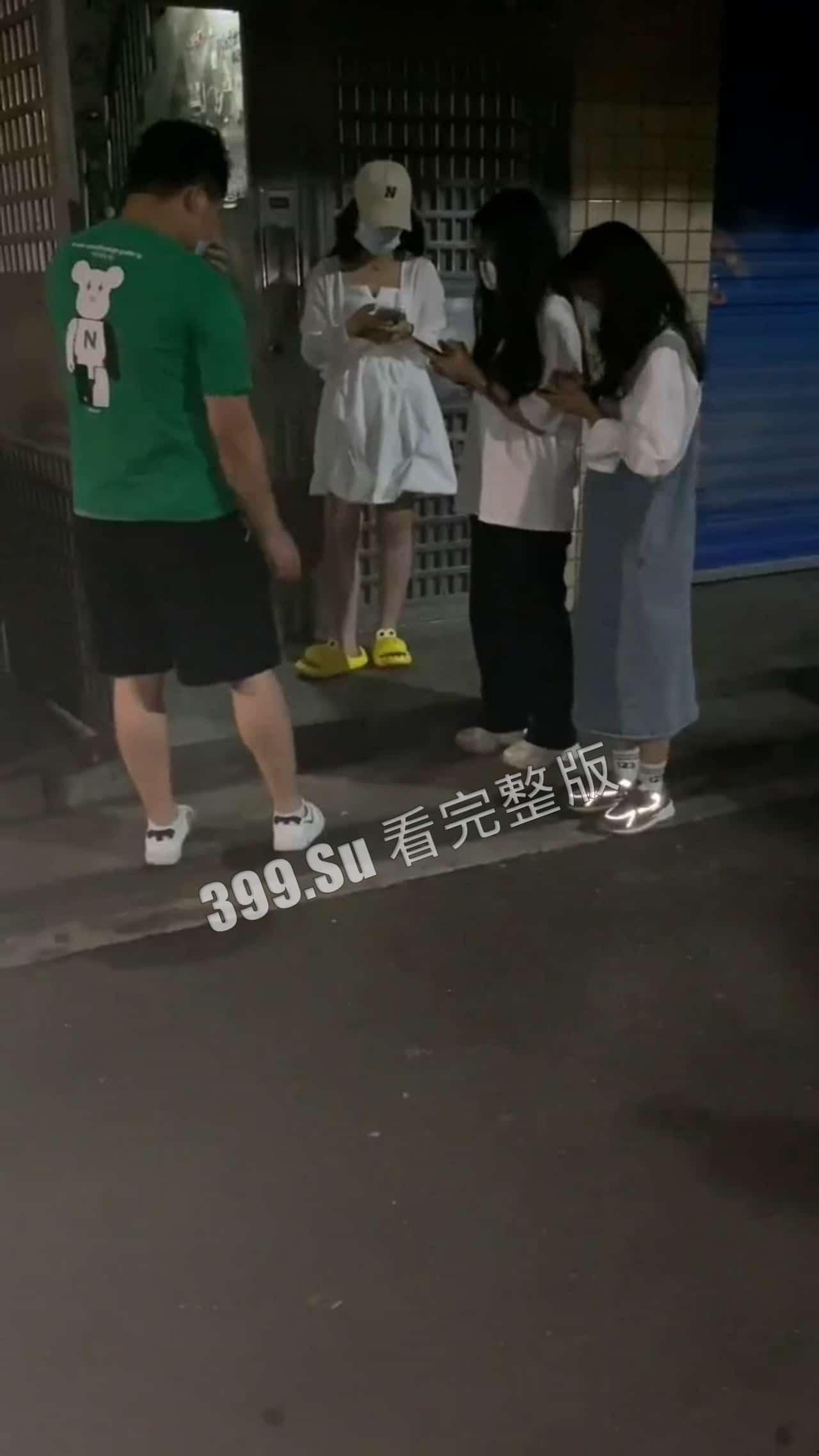 扫街 爱你孤身走暗巷，爱你不贵的模样。戰嗎？戰啊！-4