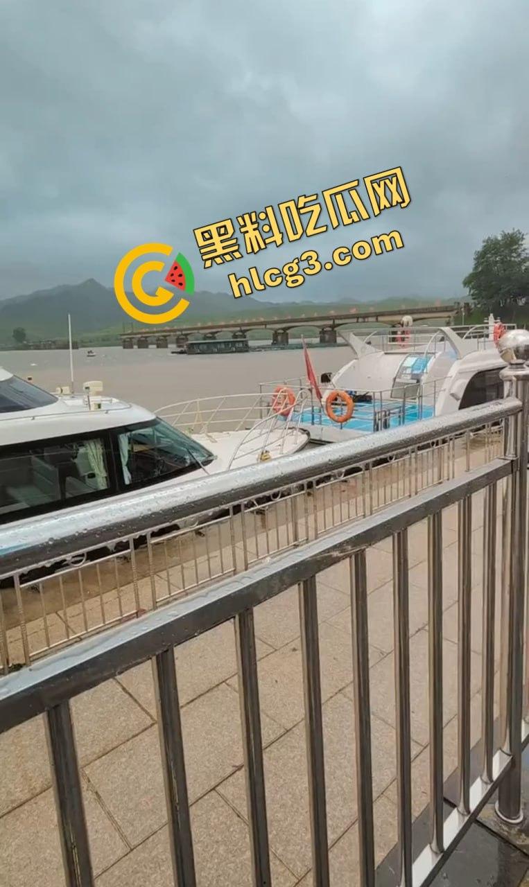 丹东鸭绿江告急！中朝两国放水泄洪，跨国大水灾一夜吞没整个边境-1