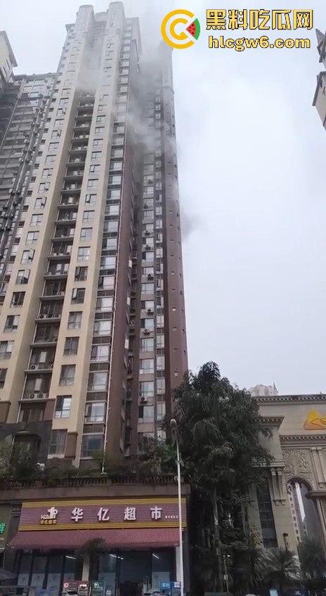 四川乐山峨眉维多利亚小区突发火灾,火灾具体什么原因引起的待确定中，出门在外一定要做好防火。-11