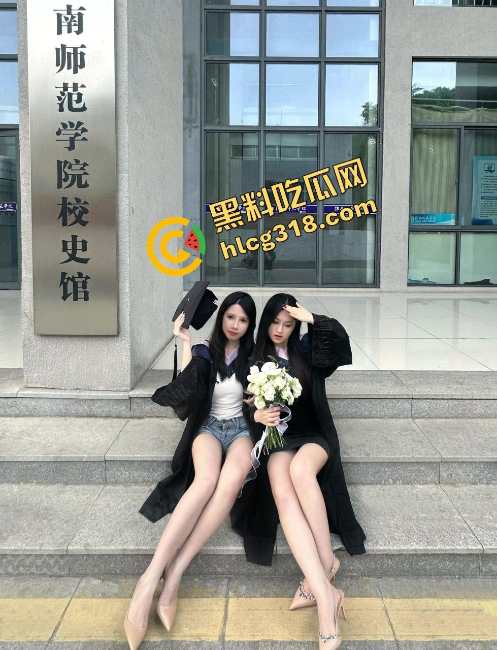 毕业照拍完直接口，大学妹子吃鸡时间曝光，骚腿外露舔得丝滑吃的不是肯德基，是男友带来的原味鸡巴！-8