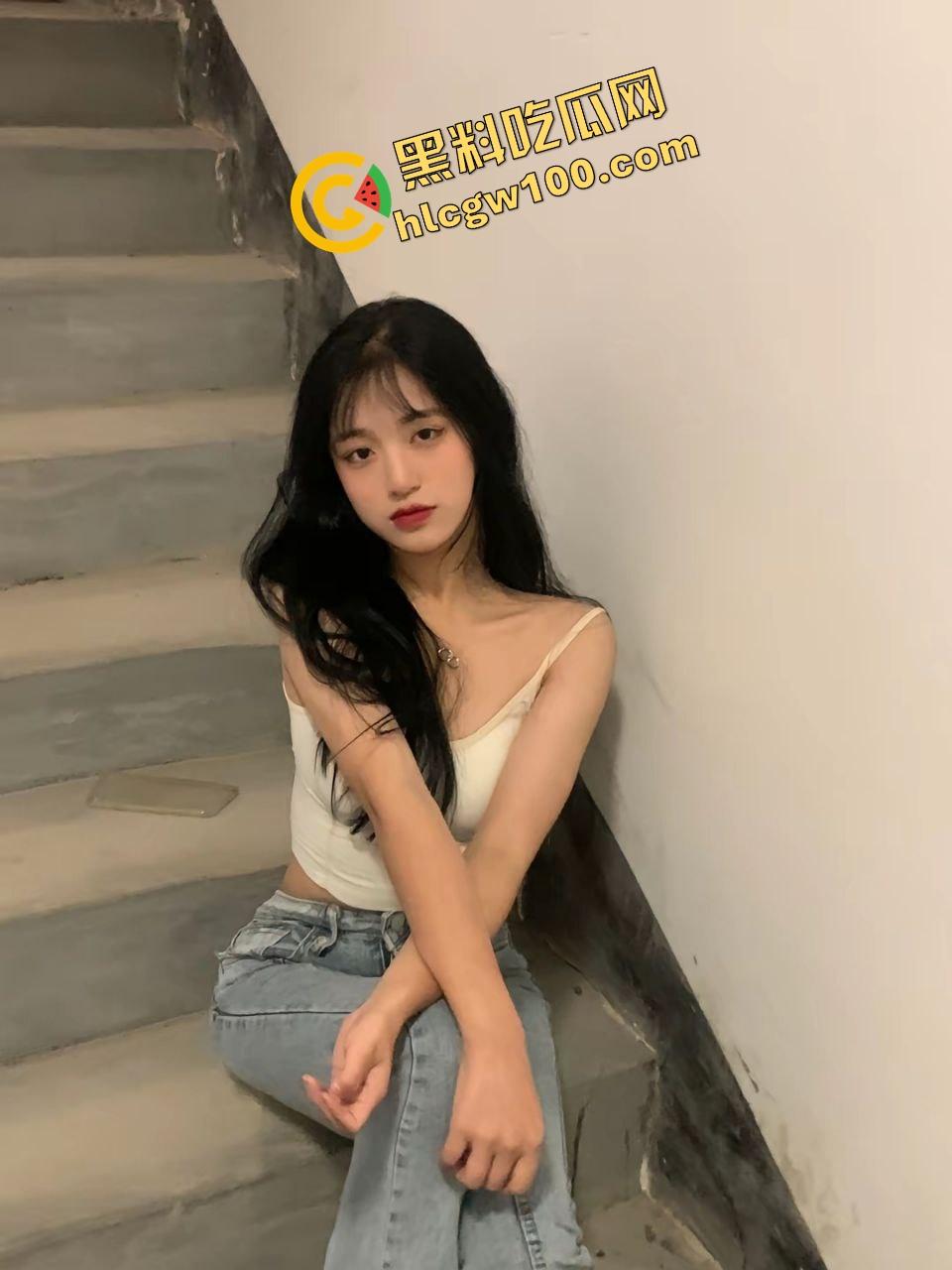 福建艺术职业甜妹反差婊【江铃】毕业沦为精盆母狗,舔屁眼暴力性爱骑乘榨精!独家曝光流出!-2