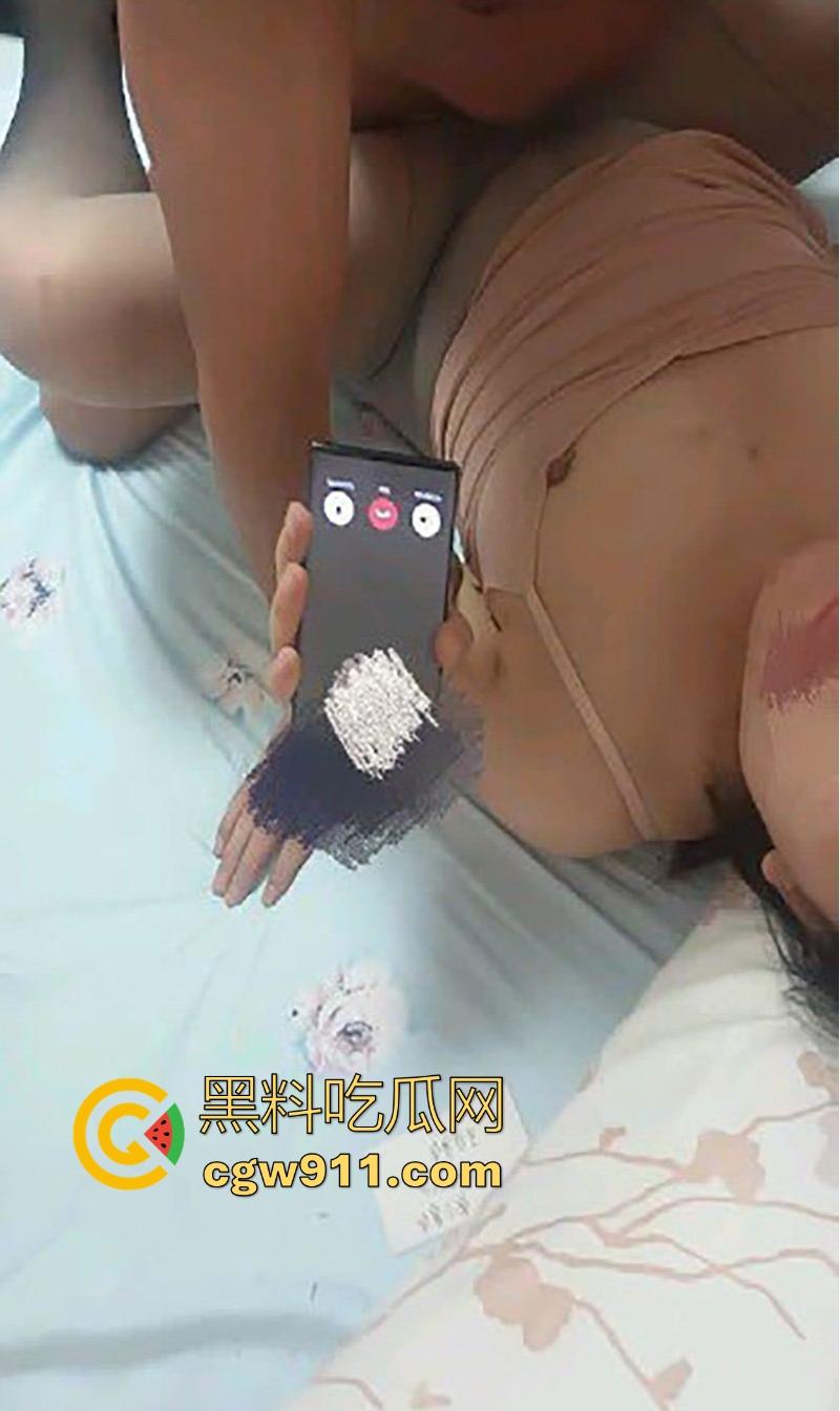 语音通话指导我操老妈,一边听着,一边指挥,骂老妈是骚逼,刺激到下边湿的一塌糊涂!-5