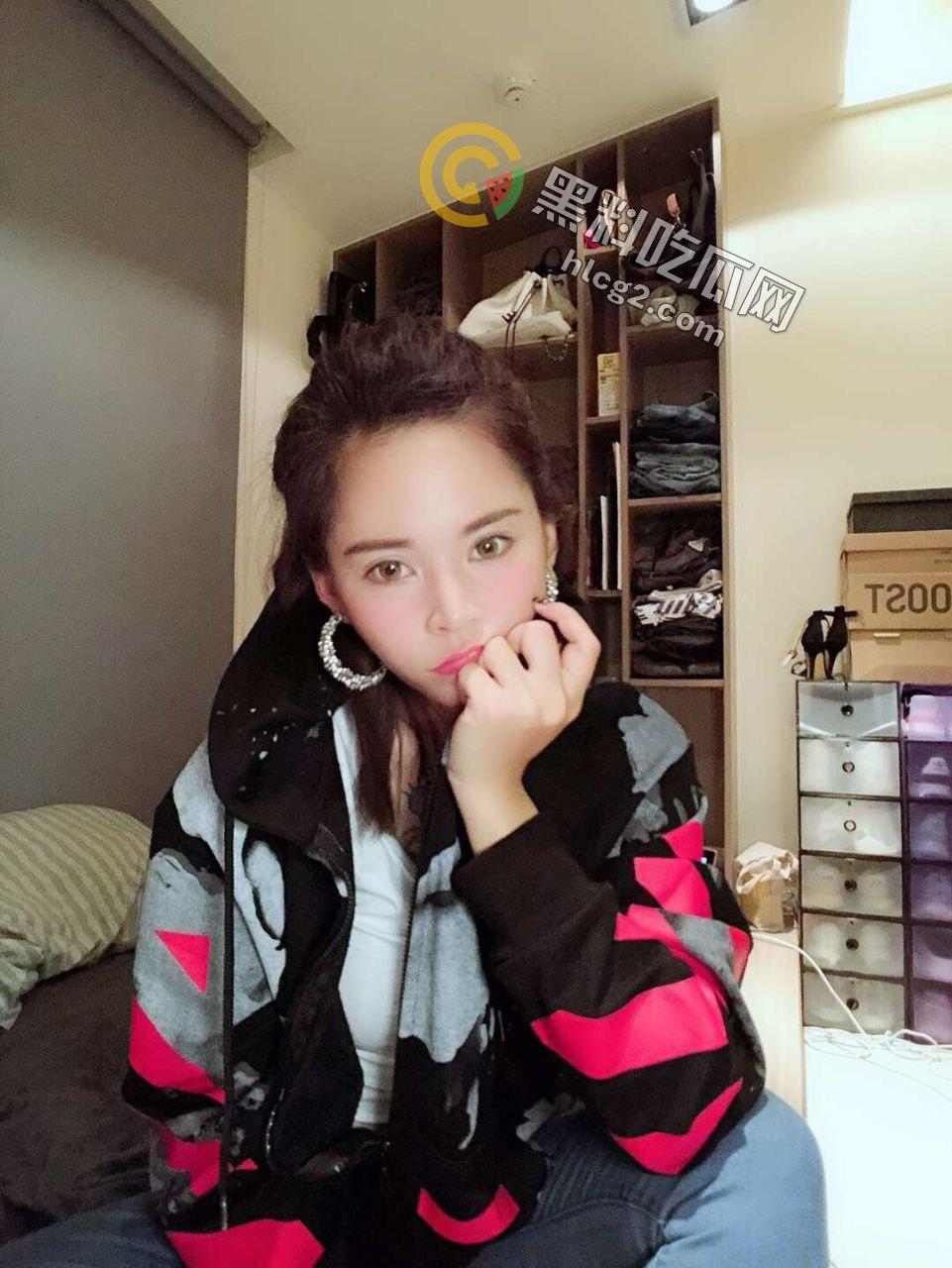 打脸总是这么快，云南白皙美女李安琪装清高背地里却给富二代当精盆-1