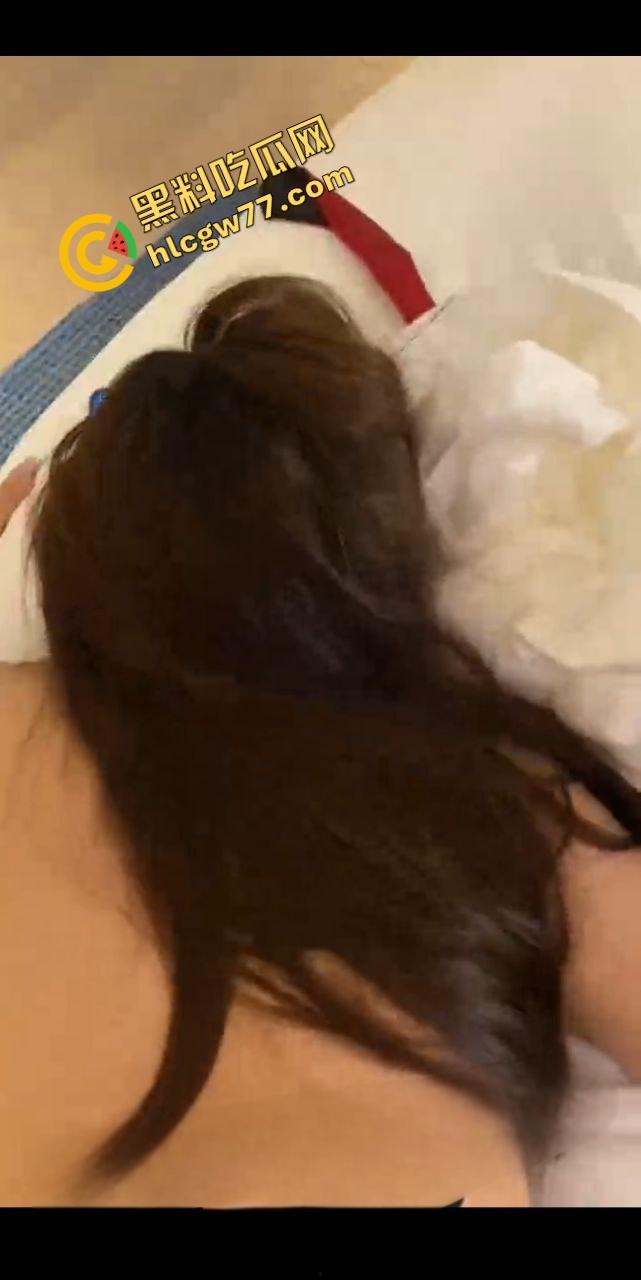 网友投稿聊了俩月终于约上极品少妇，结果床上骚得开口叫爸爸，老哥爆操根本刹不住！-7