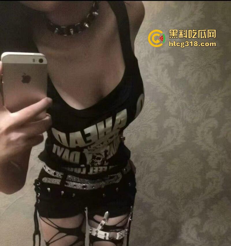 山西清纯学生妹【徐玮怡】约炮视频曝光，性瘾反差妹喜欢背着男友聊骚偷人，纯纯的骚母狗一枚。-7