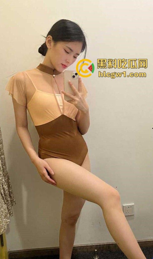 西安大学高颜值舞蹈系女神『曾嘉乐』床上骚得像恶魔，深喉爆菊毒龙钻样样精通，金主被榨到鸡鸡变迷你！-5