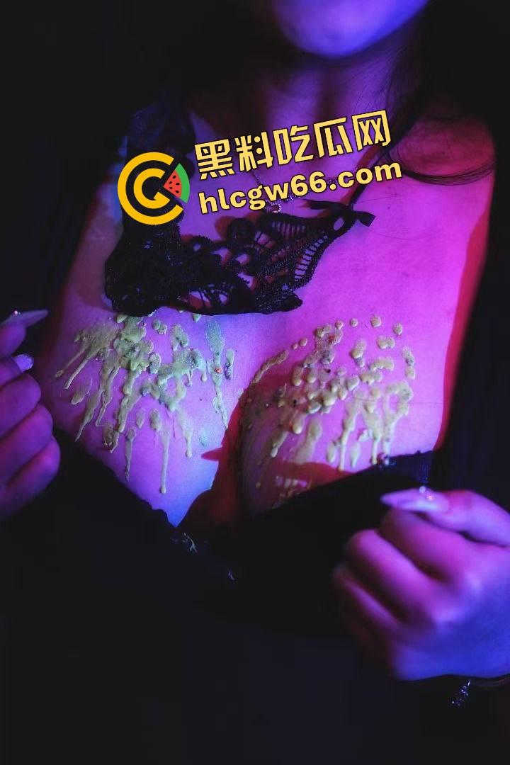 武汉SM酒吧爆料，妹子免费男得500，可吊起来抽逼、滴蜡捆绑全套伺候，M妹排队等调教！-7