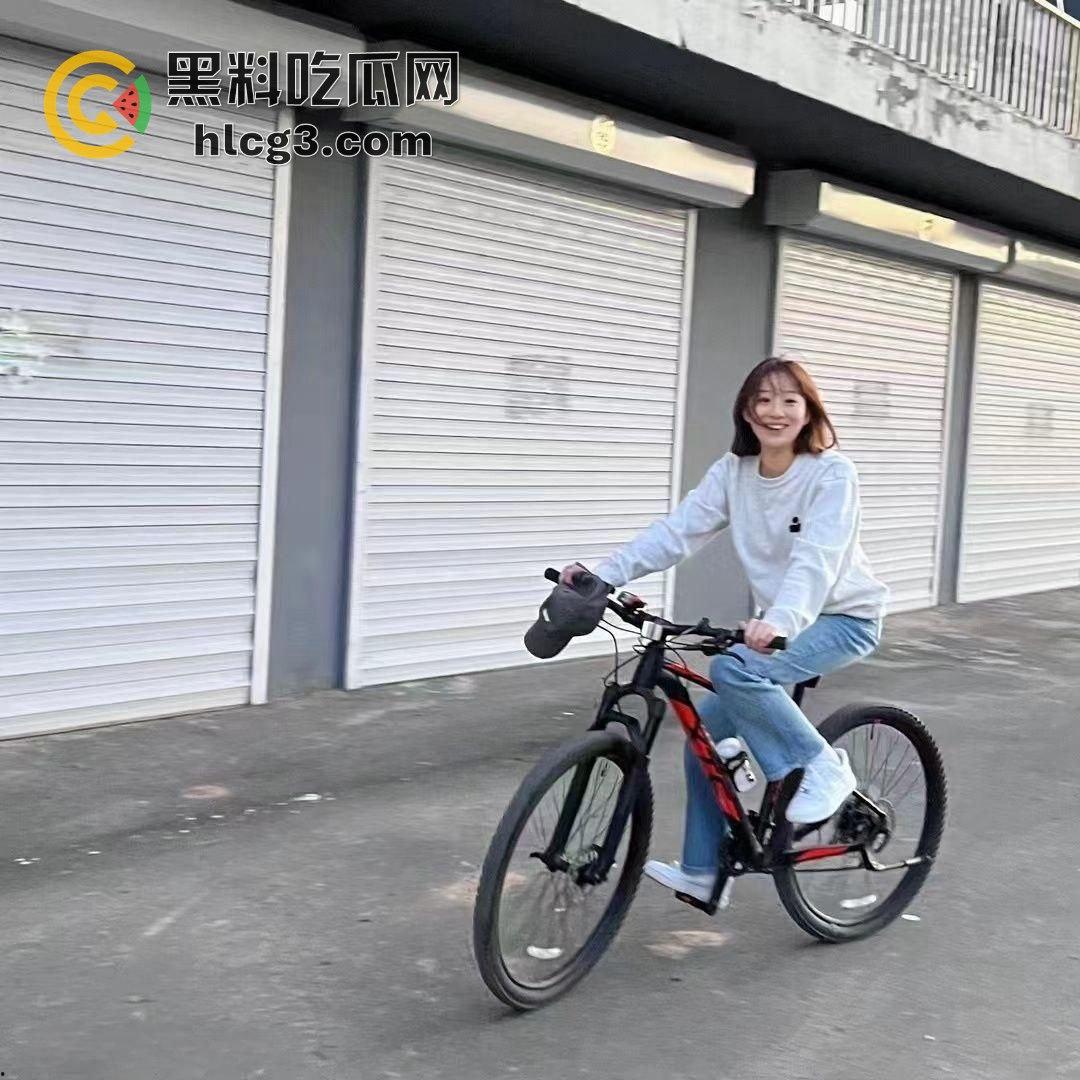 叶璇亲密旅拍视频流出，上海美女与青岛男友激情狂欢，云盘泄密大尺度片段引发轰动！-2