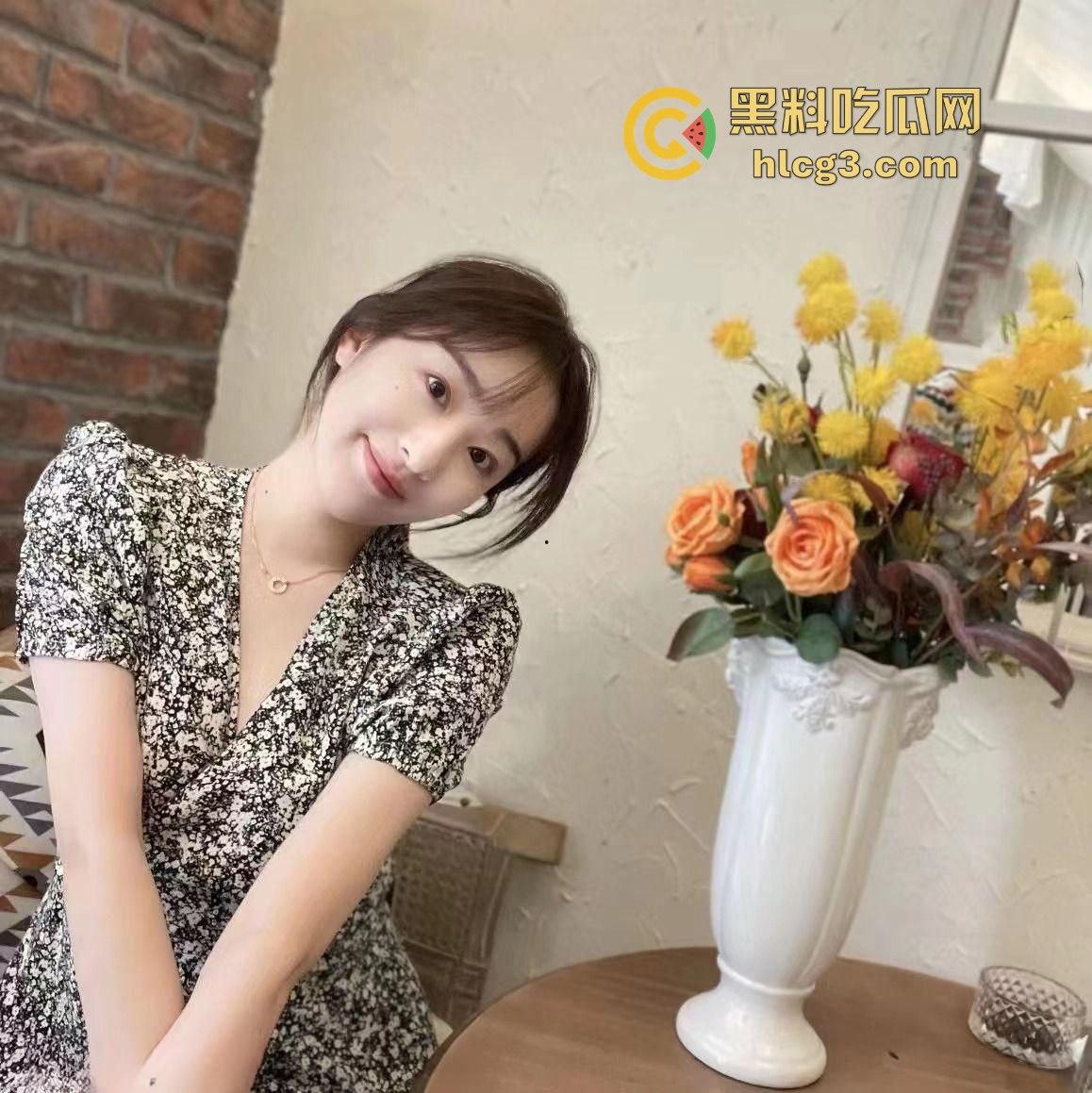 叶璇亲密旅拍视频流出，上海美女与青岛男友激情狂欢，云盘泄密大尺度片段引发轰动！-4