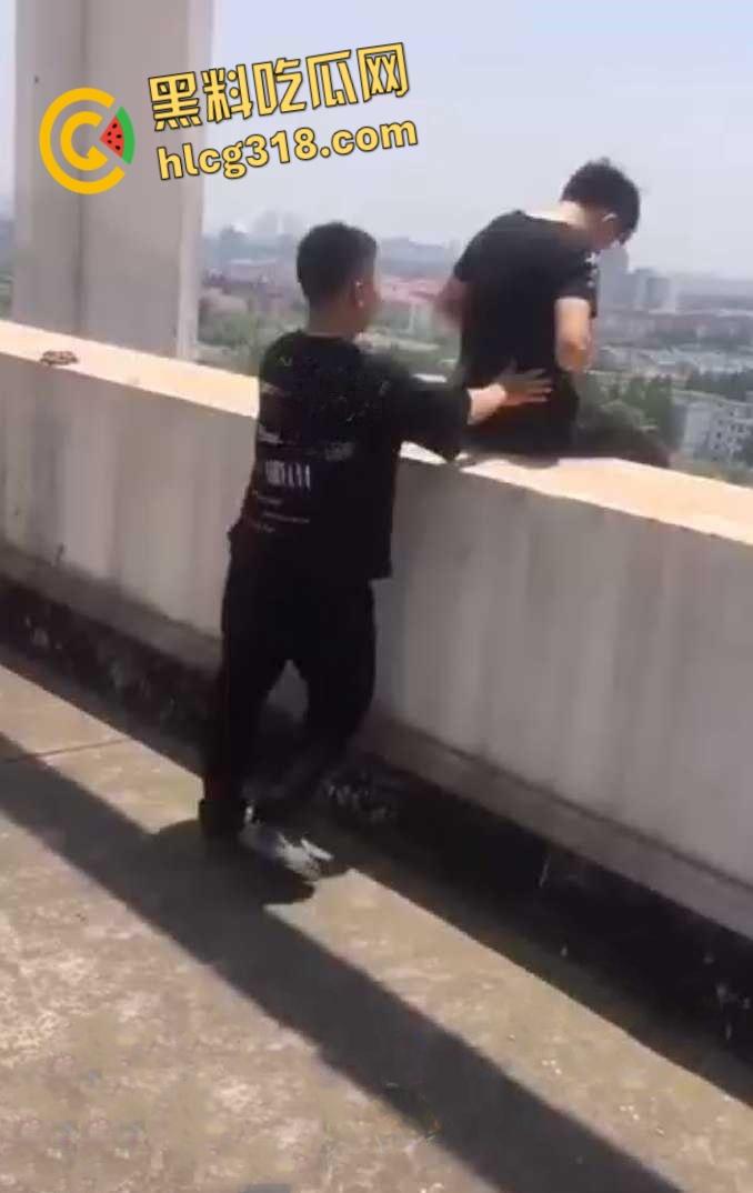 天台刺激拍照翻车，装逼坠楼，推人入狱，判个死刑还是判个无期呢？-2