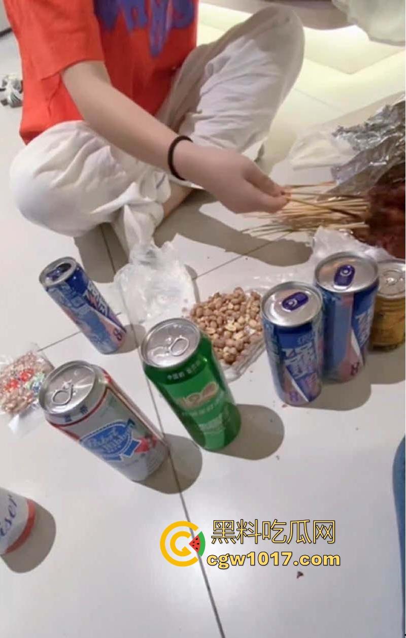 海角乱伦！侄女让我来学校找她，放的最开的一次，酒店无套猛操内射，事后回想起来再撸管一次！-6