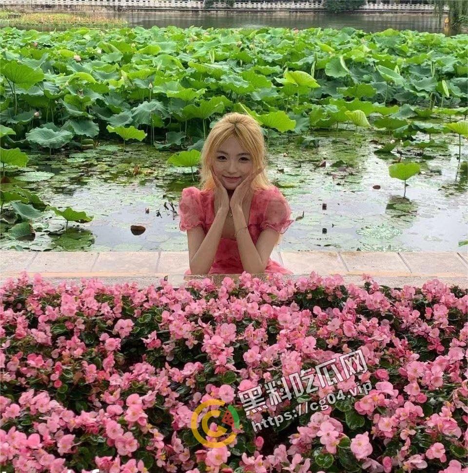 癞蛤蟆终于吃到了天鹅肉！蛰伏多年的猥琐男终于追到了女神 直接给干哭 还把女神给曝光了出来炫耀 多图警告-4