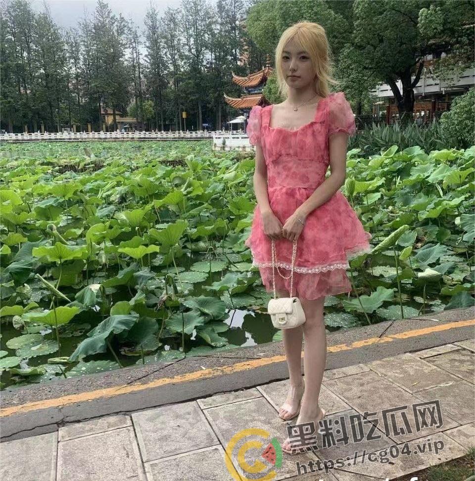 癞蛤蟆终于吃到了天鹅肉！蛰伏多年的猥琐男终于追到了女神 直接给干哭 还把女神给曝光了出来炫耀 多图警告-6