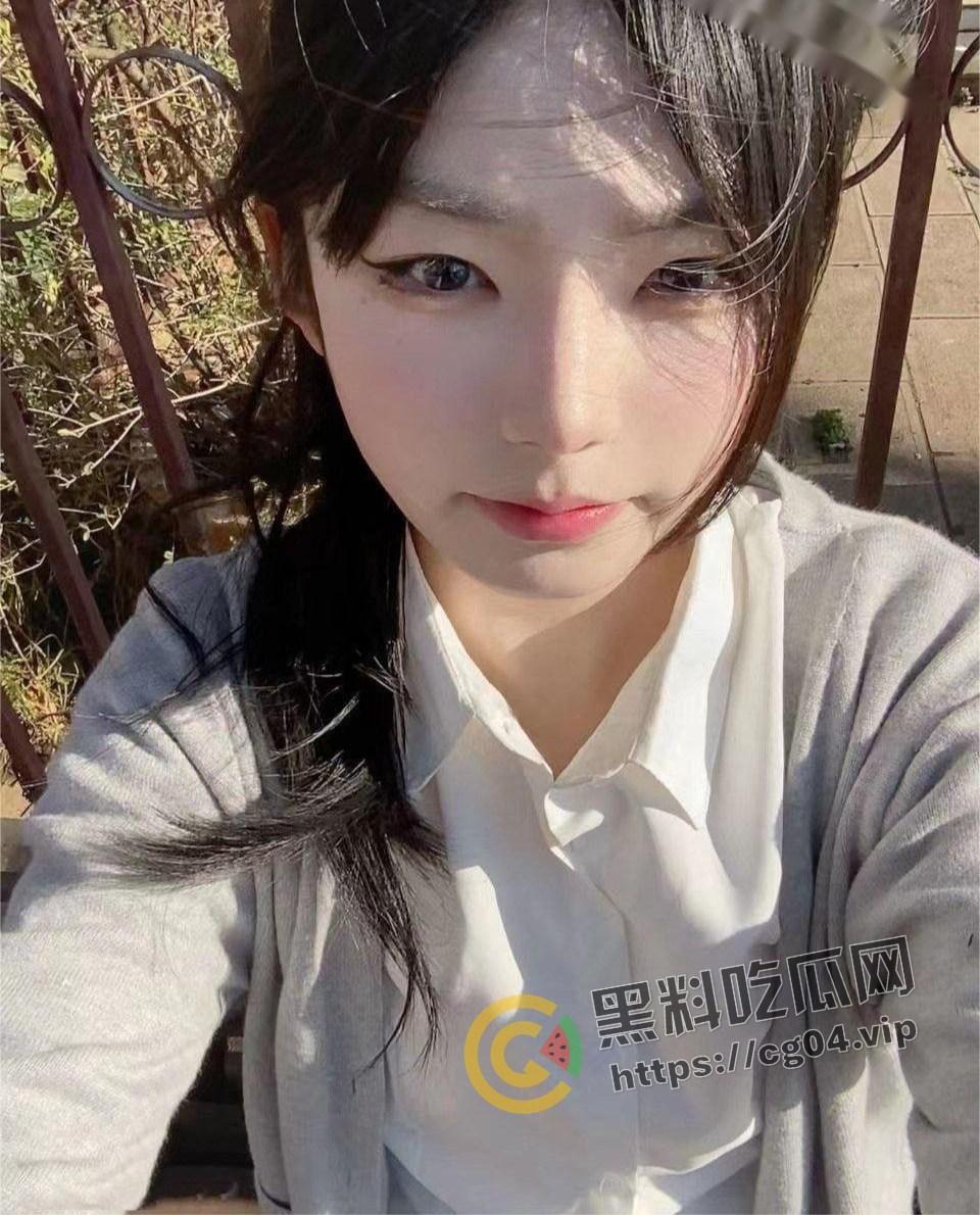 癞蛤蟆终于吃到了天鹅肉！蛰伏多年的猥琐男终于追到了女神 直接给干哭 还把女神给曝光了出来炫耀 多图警告-12