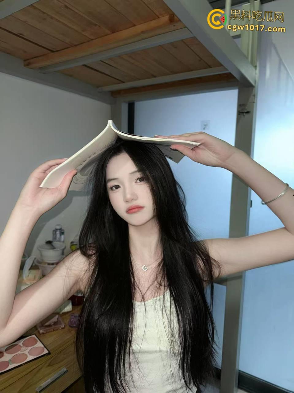 好久没见到姐姐了，临走时喝十个生鸡蛋，性感肉丝平底鞋，猛插姐姐一个小时，把姐姐下体失禁倒在床上抽搐 ！-2