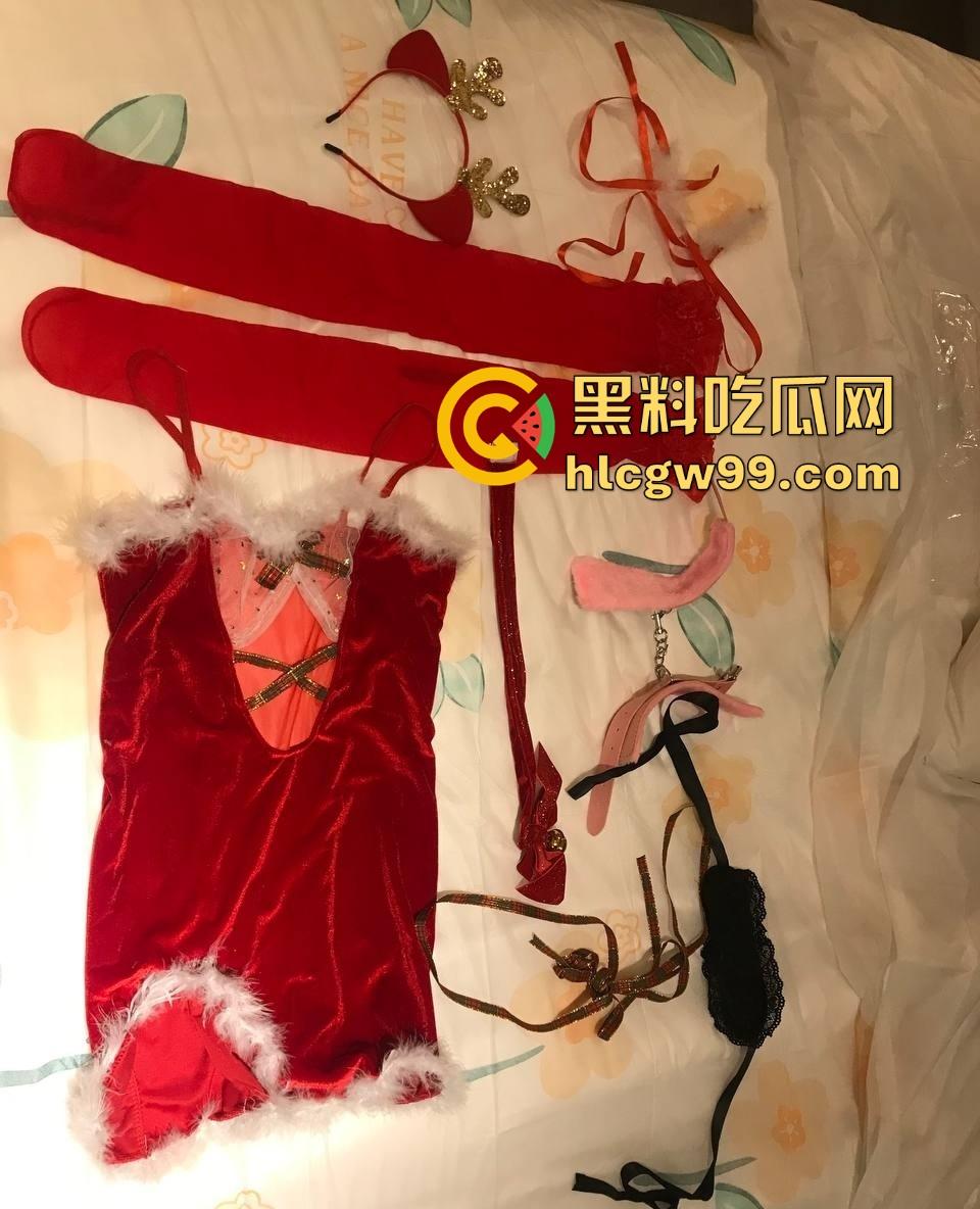 福建师范大学校花【李妍雪】绝美女神私下是淫荡反差婊，被金主暴力抽插满床道具伺候，后入颜射完事让人酸哭！-4