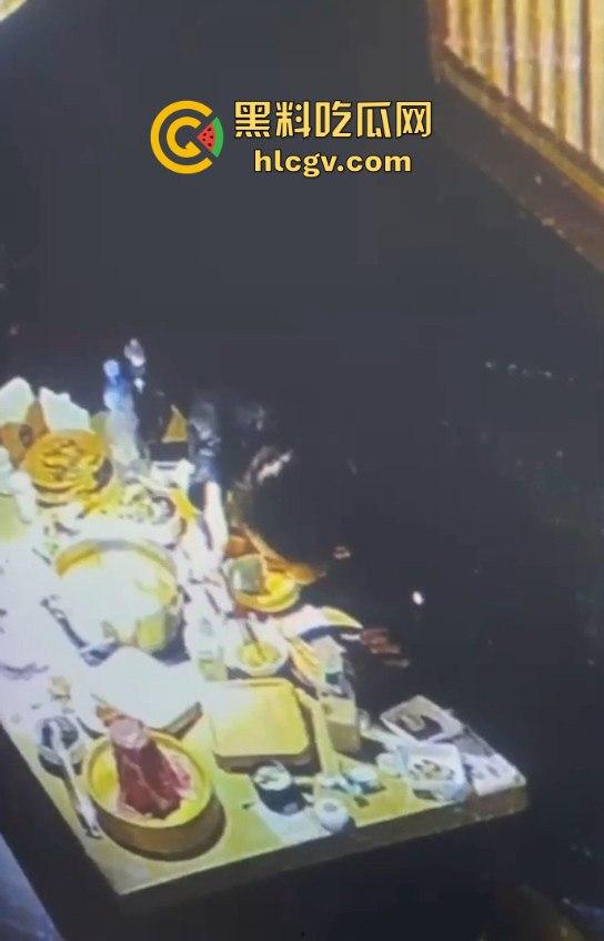 小仙女白嫖神操作！没舔狗付钱，竟拔逼毛栽赃商家，老板看傻眼！-7