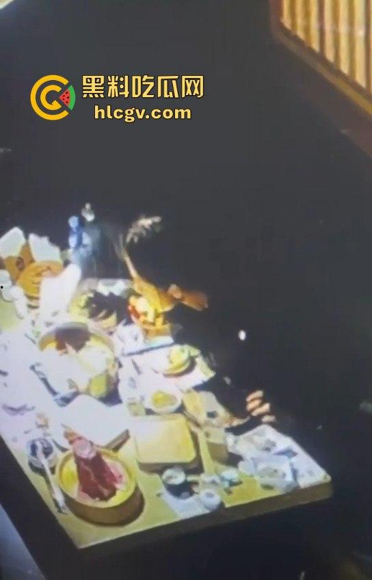 小仙女白嫖神操作！没舔狗付钱，竟拔逼毛栽赃商家，老板看傻眼！-8