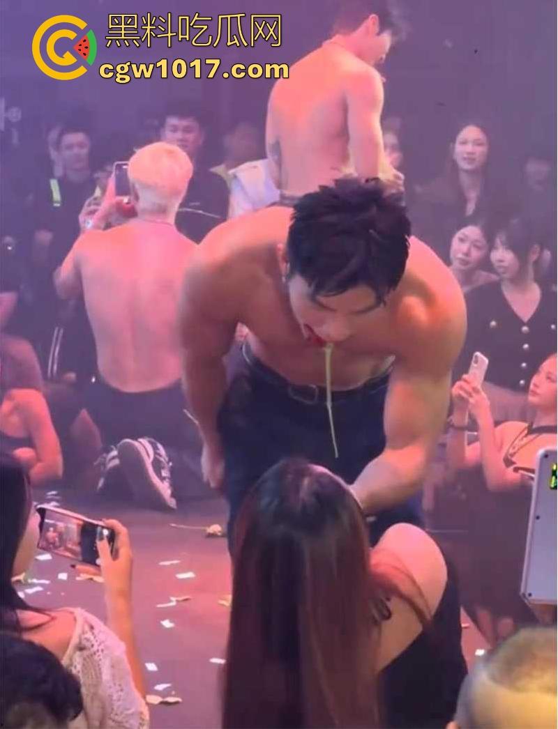 经济下行的今天KTV会所男模都变得正规化,每个言行举止都有规定,颜值只是入场券,想赚的更多那就得更努力!-5