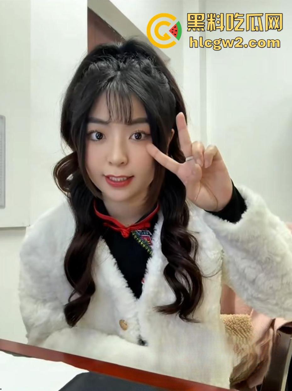 中职校巨乳老师『孟可心』酒店约炮,肉乎乎的身材抱起来狂操!微胖身材就是YYDS,操到停不下来!-9