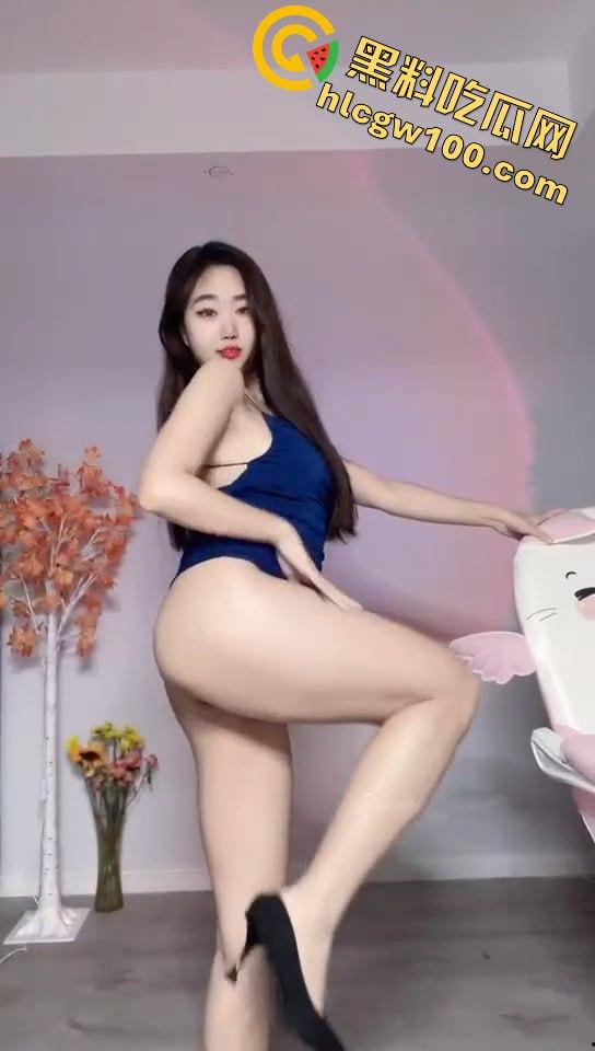 抖音6.8W粉【屿菲】付费定制脱衣裸舞道具抽插自慰,不愧是舞蹈主播花样就是多-10